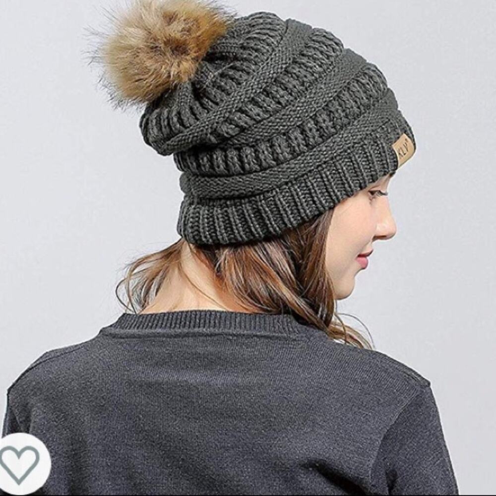 klv Gray knit style beanie with faux fur Pom. - Picture 2 of 6